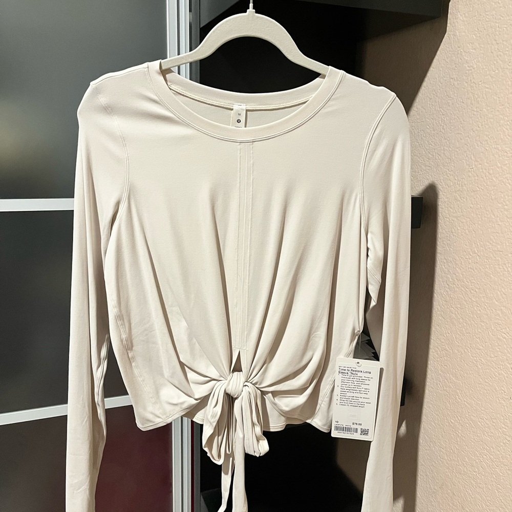 Lululemon Athletica Cream Long Sleeve Tee